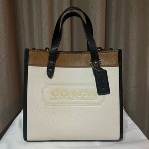 Coach Field Tote 22